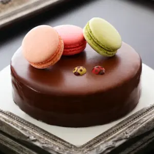 ケーキのフランソワ 和菓子の一閑 ふんわりザッハトルテ 生クリームサンド バースデーケーキ
