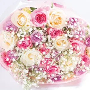 30本のバラとカスミソウの花束