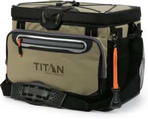 タイタン(Titan) Deep Freeze 16 Can Zipperless Hardbody Cooler 