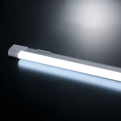 リビング:シーリングライト、ペンダントライト、LEDバーライト