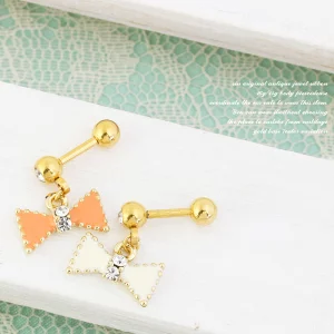 軟骨ピアス リボン