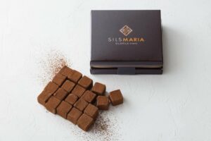 シルスマリア(SILS MARIA) 公園通りの石畳シルスミルク