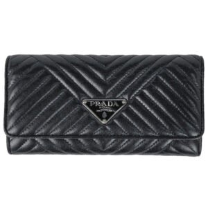 プラダ PRADA ロゴプレート 二つ折り 長財布 キルティング 長財布 レザー ブラック 1MH132