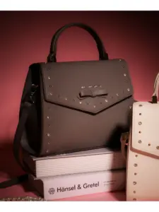 JILL by JILL STUART ビジュースタッズフラップショルダーバッグ